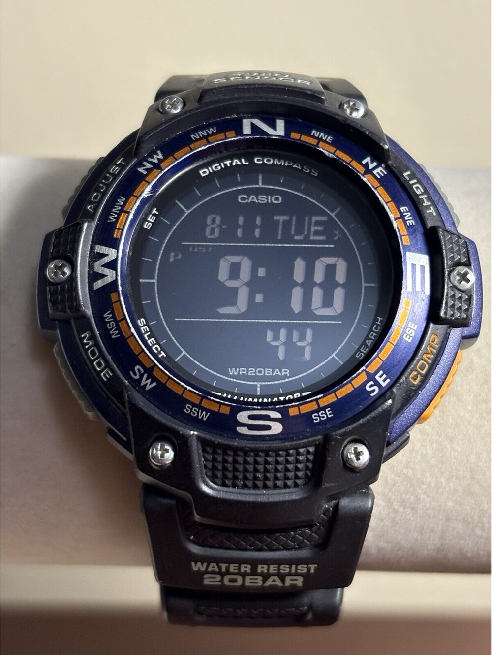 Casio SGW-100 Twin Sensor Digital Compass Thermometer Runs